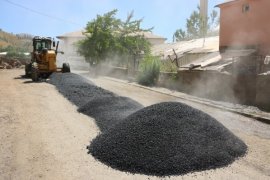 Bitlis’te Sıcak Asfalt Çalışmaları Devam Ediyor