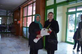 Kaymakam Özkan’ın eşi Arzu Özkan ilçedeki öğretmenleri ziyaret etti