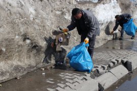 Bitlis Belediyesi Ekipleri Bahar Temizliğine Başladı