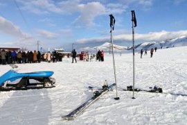 Bitlis’te ‘Meşaleli Kayak Festivali’ Düzenlendi