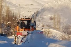 Bitlis İl Özel İdaresi’nin Karla Mücadele Çalışmaları Devam Ediyor