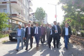 AK Parti Bitlis milletvekili adayları Ahlat’ı ziyaret etti