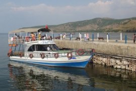 Tatvan’da Düzenlenen Tekne Turuna Vatandaşlar İlgi Gösteriyor