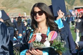Bitlis Eren Üniversitesi'nde Mezuniyet Töreni Düzenlendi