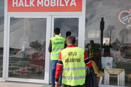 Bitlis Belediyesi Vatandaşlara Kandil Simidi Dağıttı