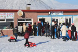 Yetim Çocuklar İçin ‘Kış Şenlikleri’ Düzenlendi