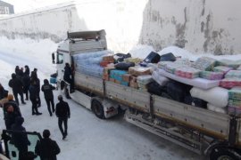 Bitlis’teki Sağlık Çalışanları Deprem Bölgesine 2 Tır Yardım Malzemesi Gönderdi