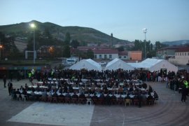 Bitlis’te 1500 kişi birlikte iftar açtı