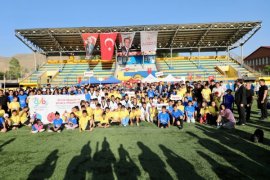 Bitlis’te Spor Okulları Yapılan Törenle Açıldı
