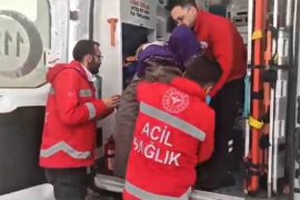 Karda Mahsur Kalan Anne ve Bebek İçin Ekipler Seferber Oldu