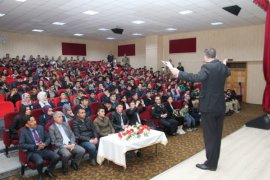 Bitlis’teki öğrenciler için Şehitlik ve Gazilik Konferansı düzenlendi