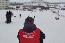 Bitlis'te Gençlere Yönelik Kayak Etkinliği Düzenlendi