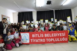 Bitlis Belediyesi Tiyatro Topluluğu Okullarda Gösteri Yaptı