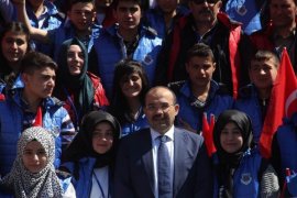 Bitlis’deki 100 öğrenci geziye uğurlandı