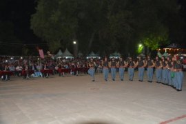 Tatvan’da düzenlenen Halk Oyunları Yarışması'na 10 il katılım gösterdi