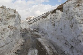 Nemrut Dağı’nda yol açma çalışması