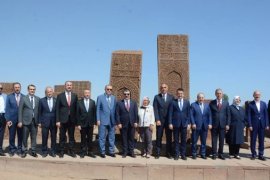 Erdoğan, Ahlat’taki Selçuklu Mezarlığı'nı ziyaret etti