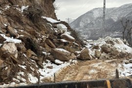 Bitlis’te Heyelanlara Anında Müdahale Edildi