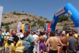 Van Denizi Yüzme Festivali Yoğun İlgi Gördü