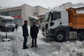 Bitlis Belediyesi karla mücadele çalışmaları aralıksız sürdürülüyor