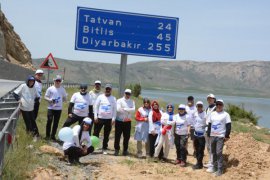 Kadınlar İle Aktivistler, Van Gölü İçin 140 Kilometre Yolu 4 Günde Yürüdü