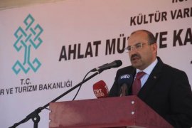 Bakanı Kurtulmuş Ahlat'ı ziyaret etti