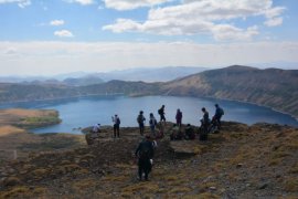 Nemrut Dağı’nda zirve yürüyüşü düzenlendi