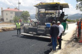 Tatvan Cumhuriyet Caddesi’nde sıcak asfalt yapımı