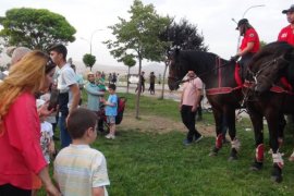 Atlı Polis Birliği Tatvan Sahilinde Devriye Görevi Gerçekleştirdi