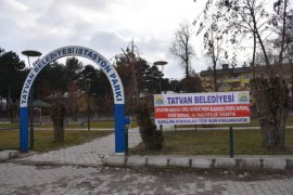 Tatvan sahili ve piknik alanlarına uyarı afişleri asıldı