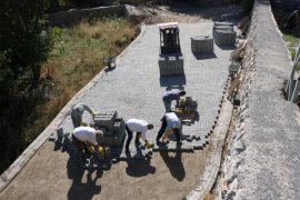 Bitlis Belediyesi’nin İstinat Duvarı ve Yol Yapım Çalışmaları Devam Ediyor