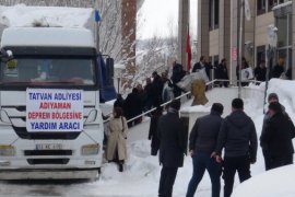 Adıyaman'a Görevlendirilen Cumhuriyet Başsavcısı Abur ile 3 Cumhuriyet Savcısı Bir Tır Yardım Malzemesiyle Yola Çıktı