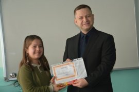 Kaymakam Demirer, Öğrencilerin Karne Sevincine Ortak Oldu