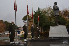 Tatvan’da ‘10 Kasım Atatürk'ü Anma Günü’ Programı Düzenlendi