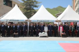 Bitlis’te Gençlik Festivali ve Kitap Fuarı Başladı