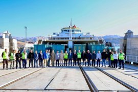 Vali Karakaya T.C.D.D. Vangölü Feribot Müdürlüğü’nü Ziyaret Etti