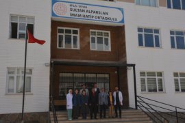 İmam Hatip Ortaokulu Öğrencileri Bitlis İl Birincisi Oldu