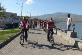 Kızılay Gönüllüleri Bisiklet Etkinliği Düzenledi