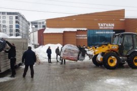 Tatvan’dan Deprem Bölgesine Yardım Eli