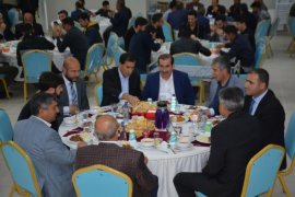 Tatvan Belediyesi çalışanları için iftar yemeği düzenledi