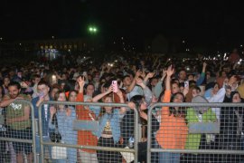 Bitlis Eren Üniversitesi'nin 'Bahar Şenlikleri' Kolpa Konseriyle Son Buldu