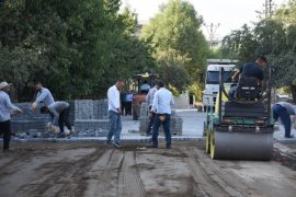 Tatvan’da Kilitli Parke Taşı ile Yol Çalışması Devam Ediyor