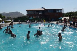 Tatvan’daki Aqua Park Hizmete Açıldı