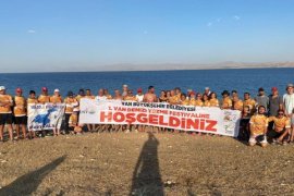 Van Gölü’ne Dikkat Çekmek Amacıyla Van’dan Bitlis’e Kadar Yüzdüler