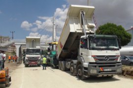 Tatvan Cumhuriyet Caddesi’nde sıcak asfalt yapımı