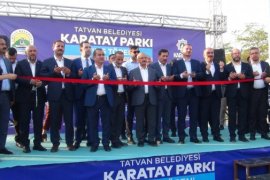 Tatvan’da Aile Parkı Açılışı ve Mahalle Konağı Temel Atma Töreni Gerçekleştirildi