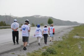 Kadınlar İle Aktivistler, Van Gölü İçin 140 Kilometre Yolu 4 Günde Yürüdü
