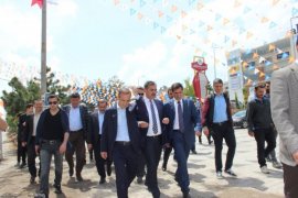 AK Parti Bitlis milletvekili adayları Ahlat’ı ziyaret etti