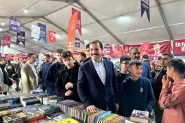 Tatvan Doğu Anadolu Kitap Fuarı Yoğun İlgi Gördü