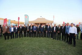 1071 Malazgirt Zaferi’nin 955. Yıl Dönümü Ahlat’ta Coşkuyla Kutlandı